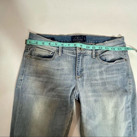 Lucky brand distressed broken in light wash jeans Charlie Skinny size 8… - Picture 2 of 9